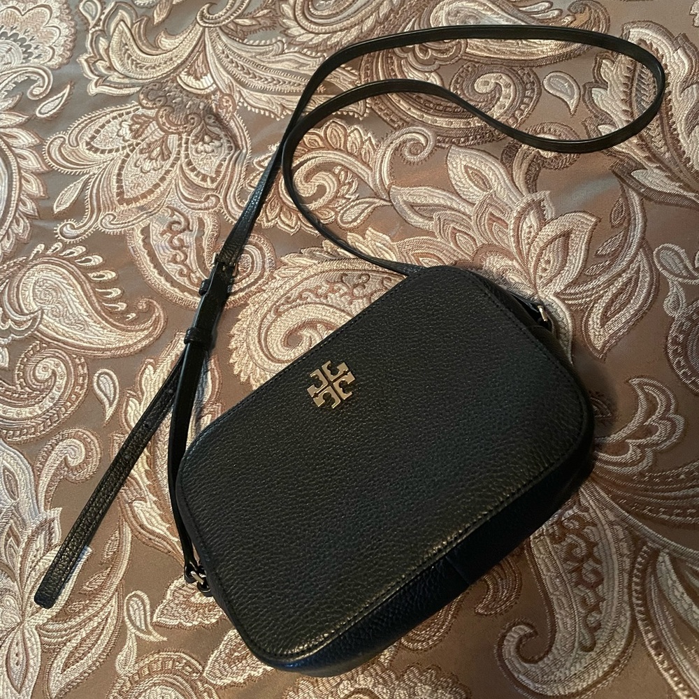 Authentic Tory Burch Crossbody in great condition